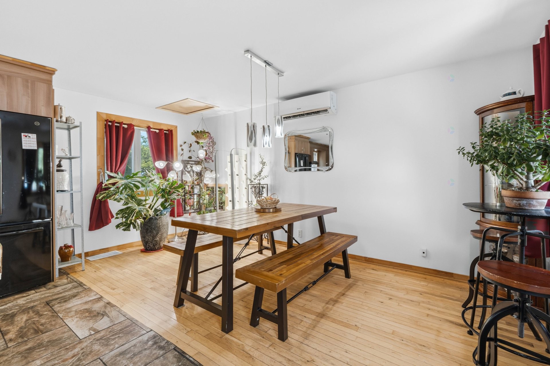 Dining Room - 4 Rue Gamache, Sainte-Clotilde, QC