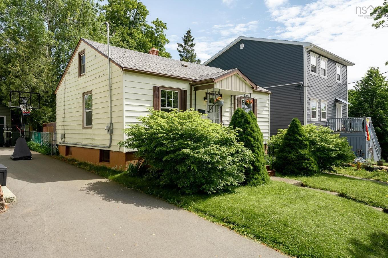 6474 Roslyn Road, Halifax, NS