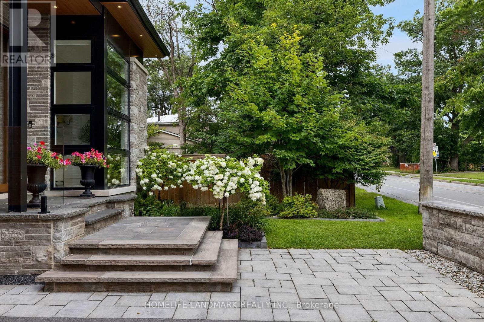 418 Pine Cove Road, Burlington, ON