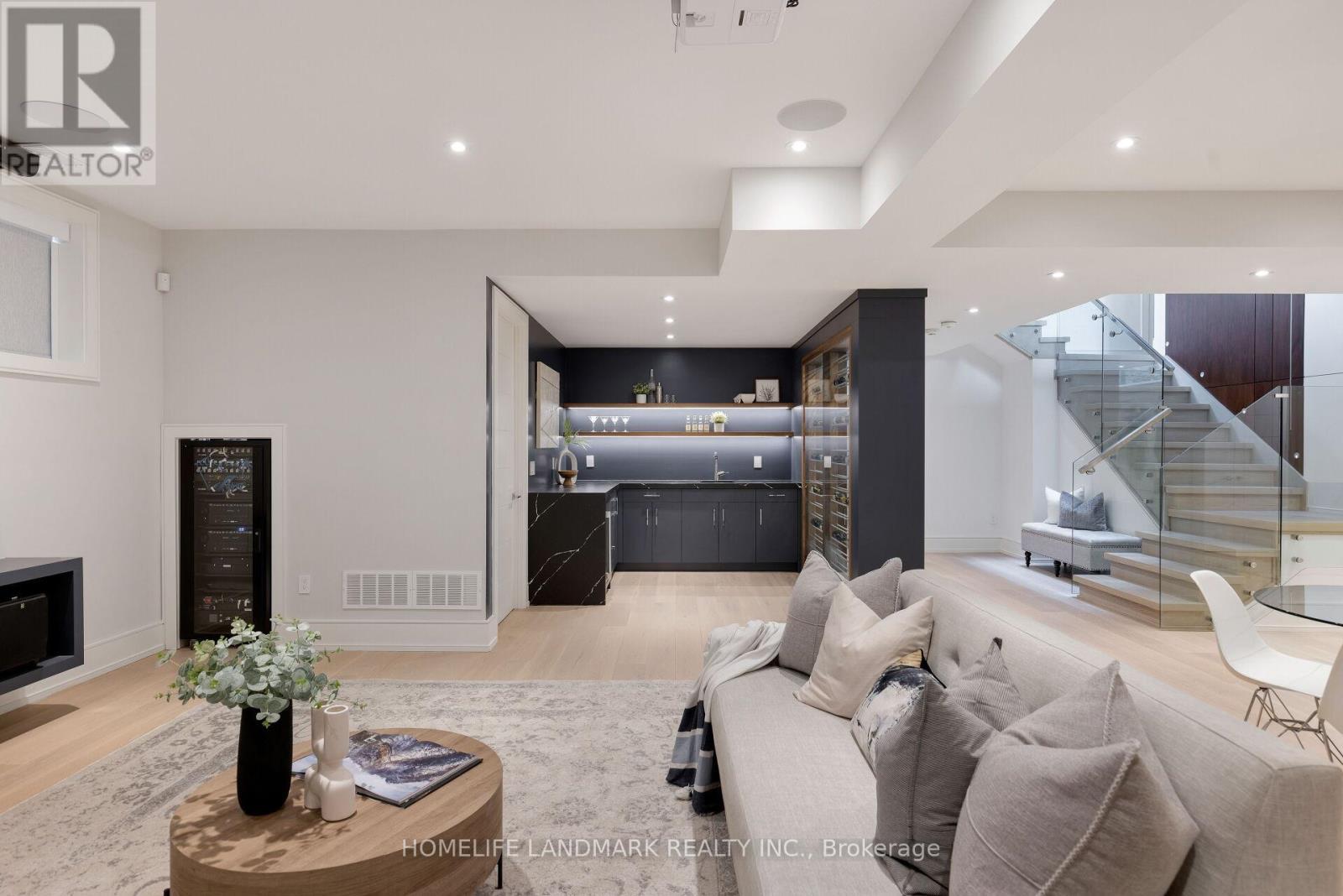 418 Pine Cove Road, Burlington, ON