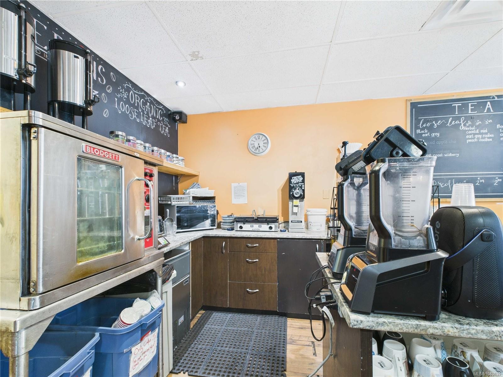 #102-2417 Beacon Ave, Sidney, BC