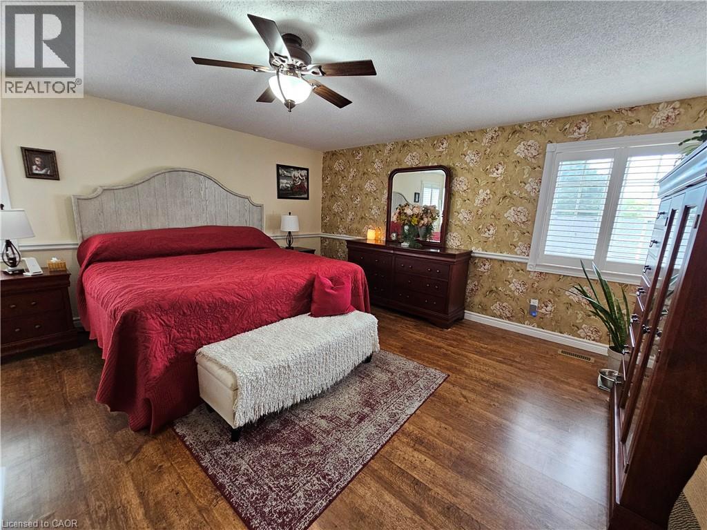 Primary bedroom with walk-in closets - 120 Lynndale Road, Simcoe, ON