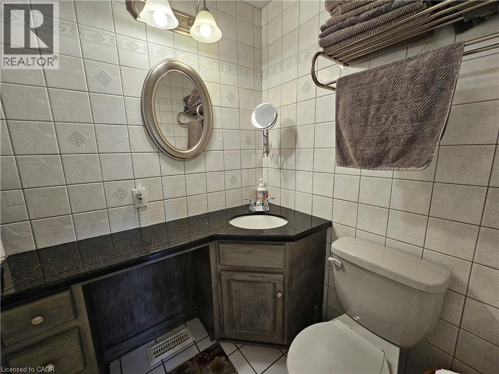 3pc ensuite with granite countertops - 120 Lynndale Road, Simcoe, ON