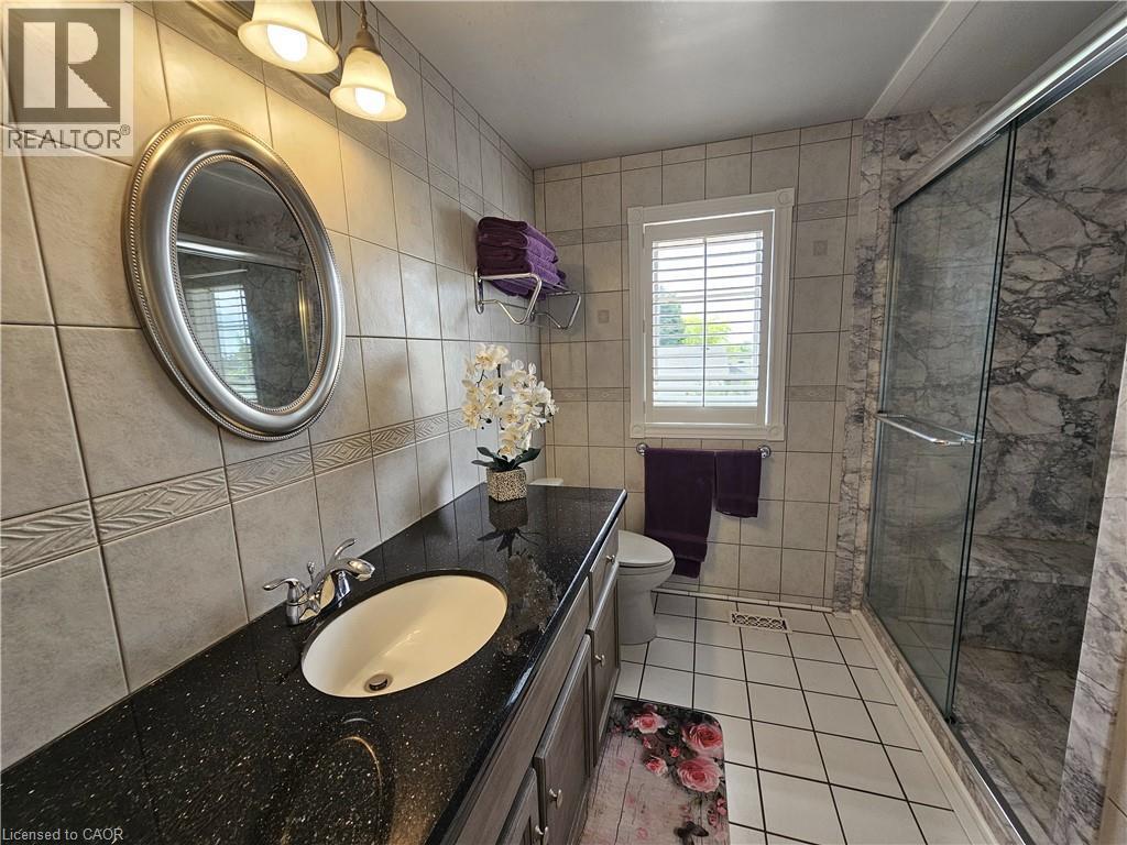 3pc bath with granite countertop - 120 Lynndale Road, Simcoe, ON