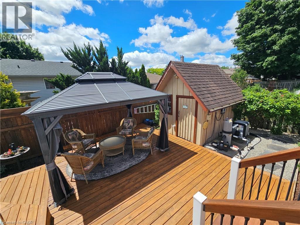 Gazebo and pool house - 120 Lynndale Road, Simcoe, ON