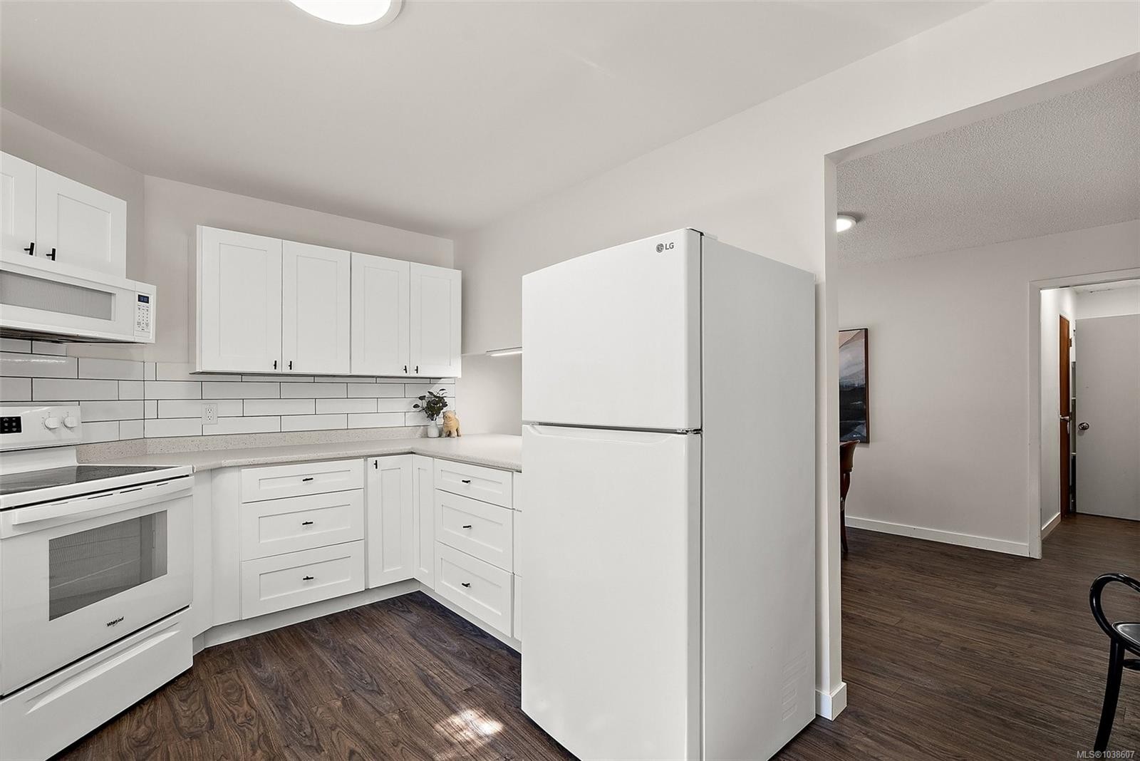 1871 Fairburn Dr, Saanich, BC