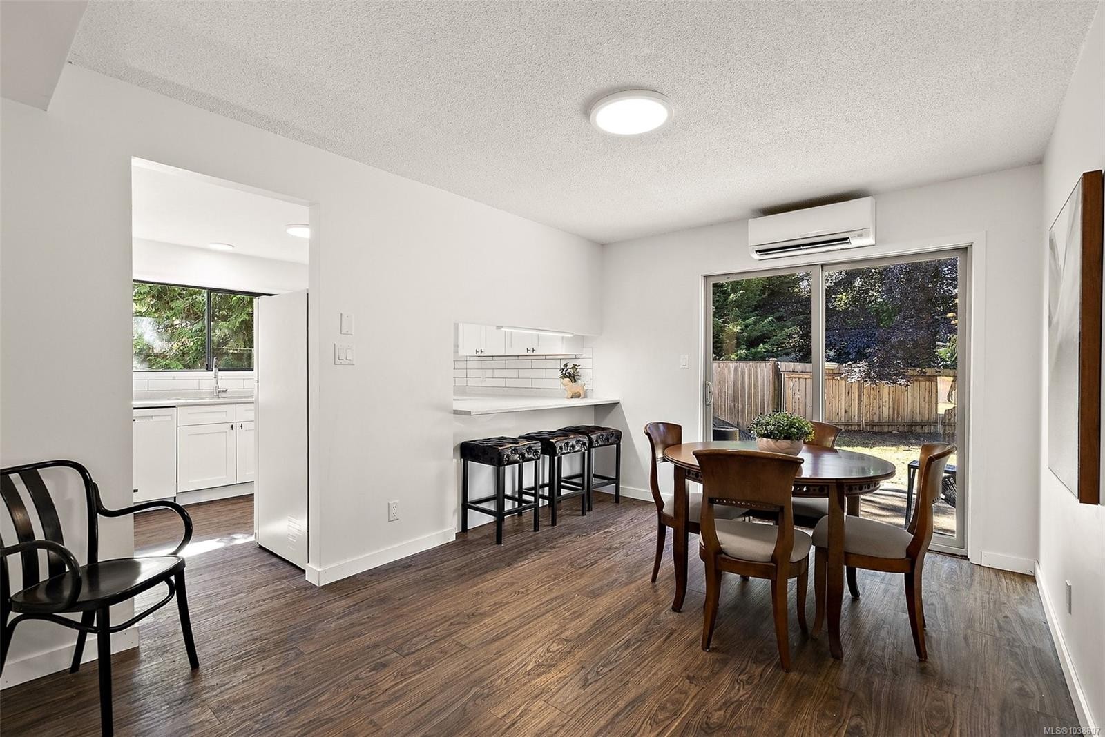 1871 Fairburn Dr, Saanich, BC