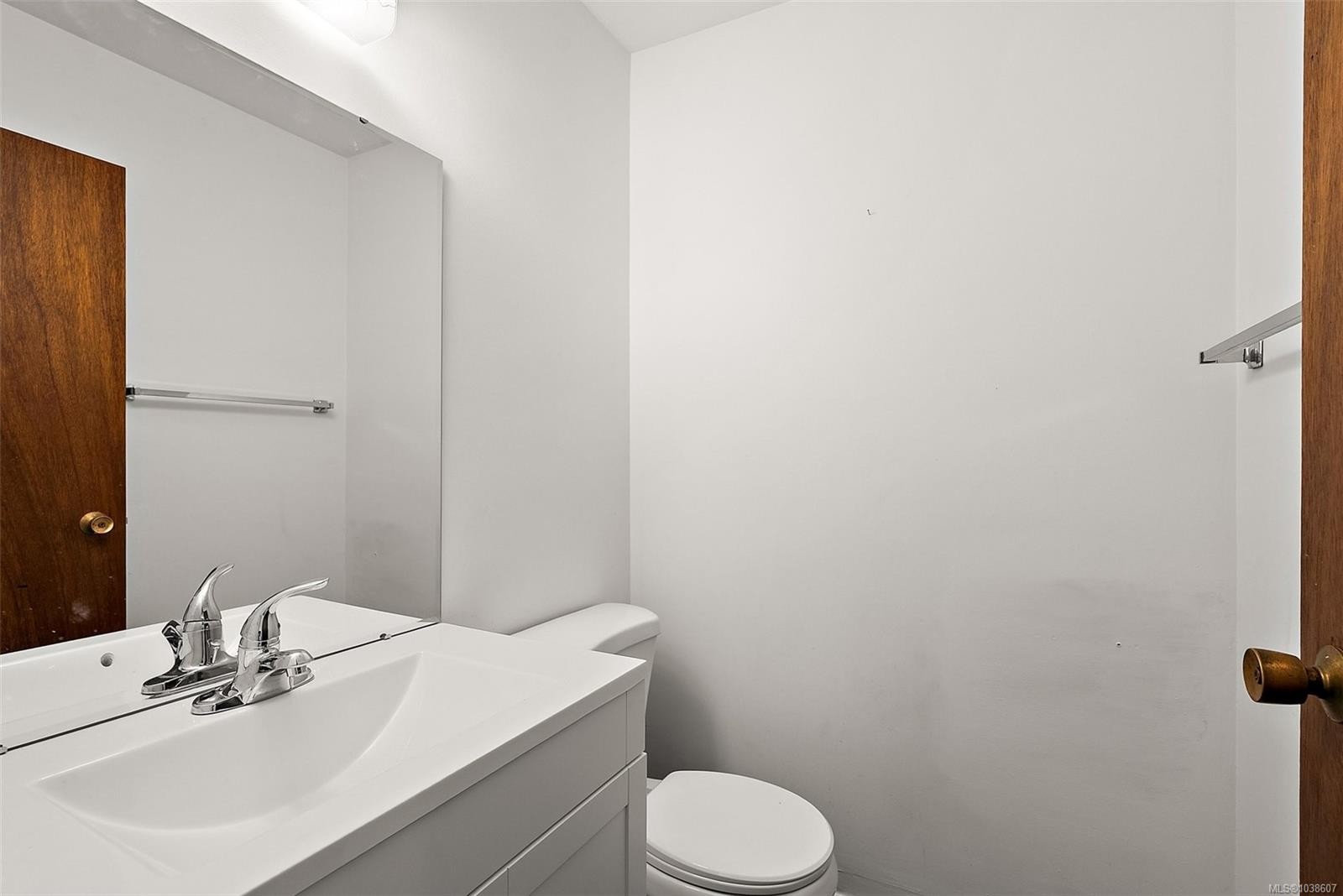 1871 Fairburn Dr, Saanich, BC