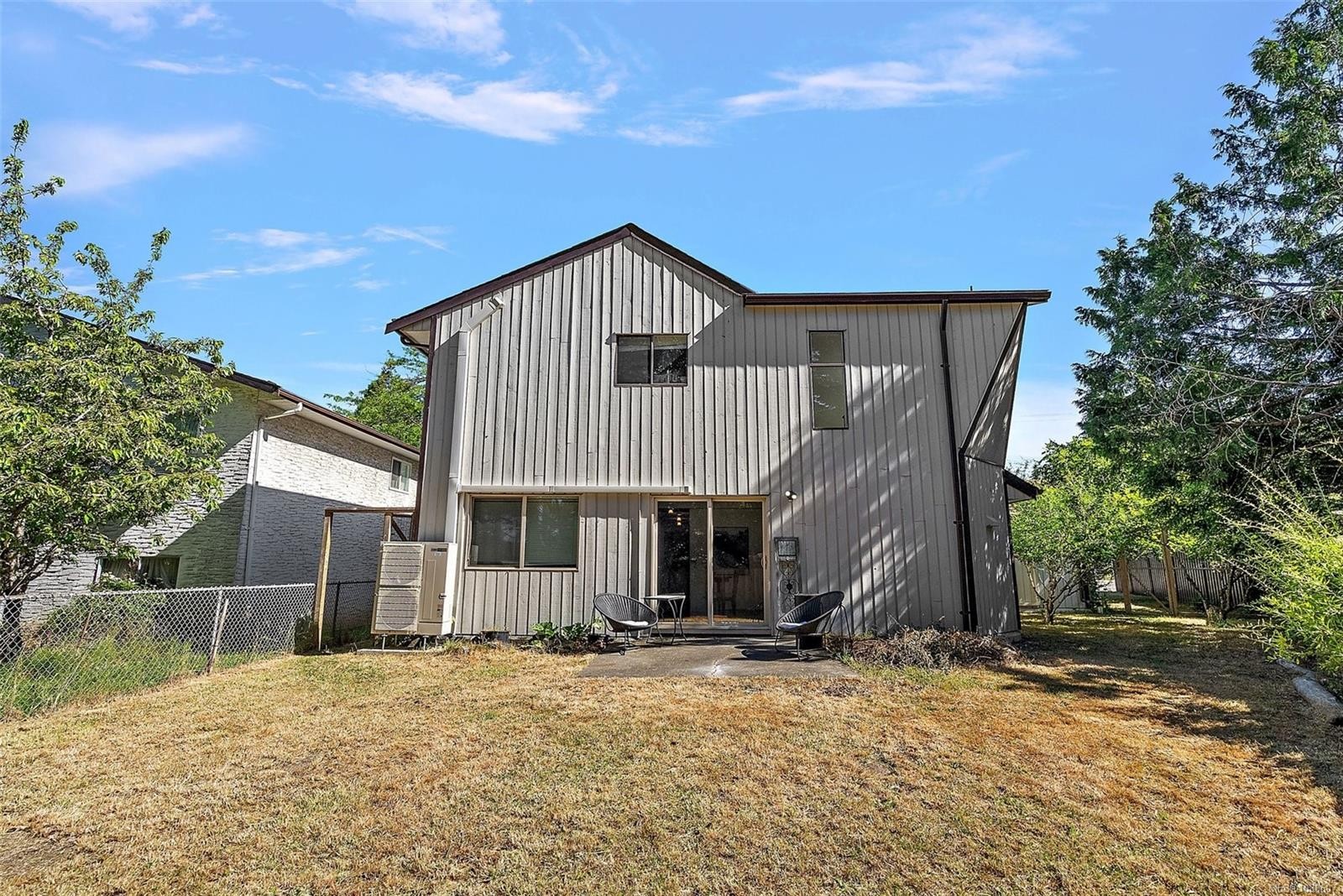 1871 Fairburn Dr, Saanich, BC