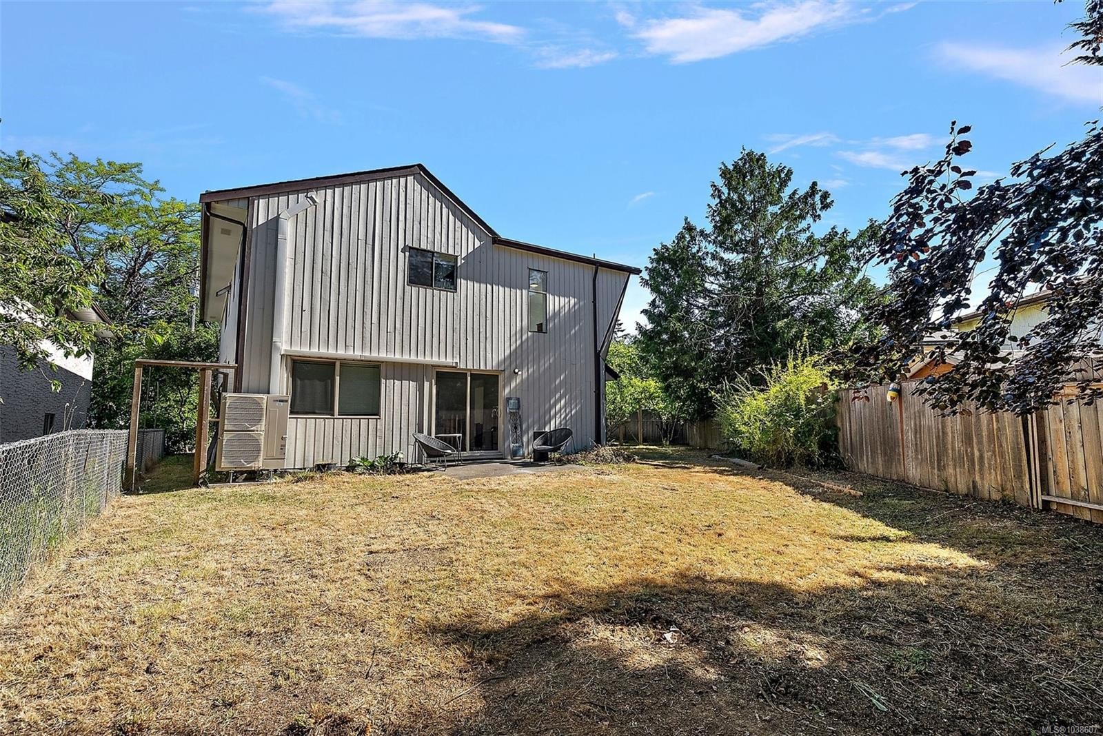 1871 Fairburn Dr, Saanich, BC