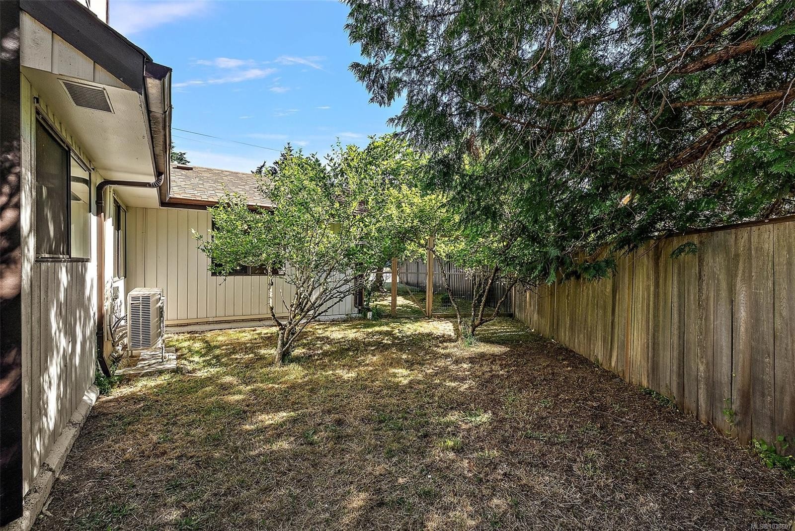 1871 Fairburn Dr, Saanich, BC