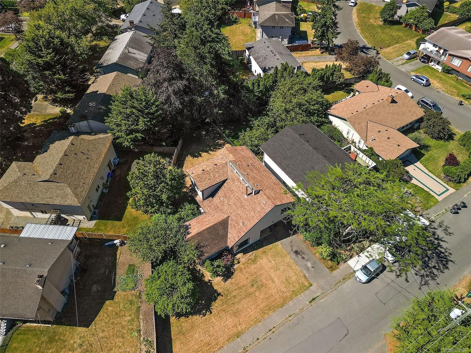 1871 Fairburn Dr, Saanich, BC