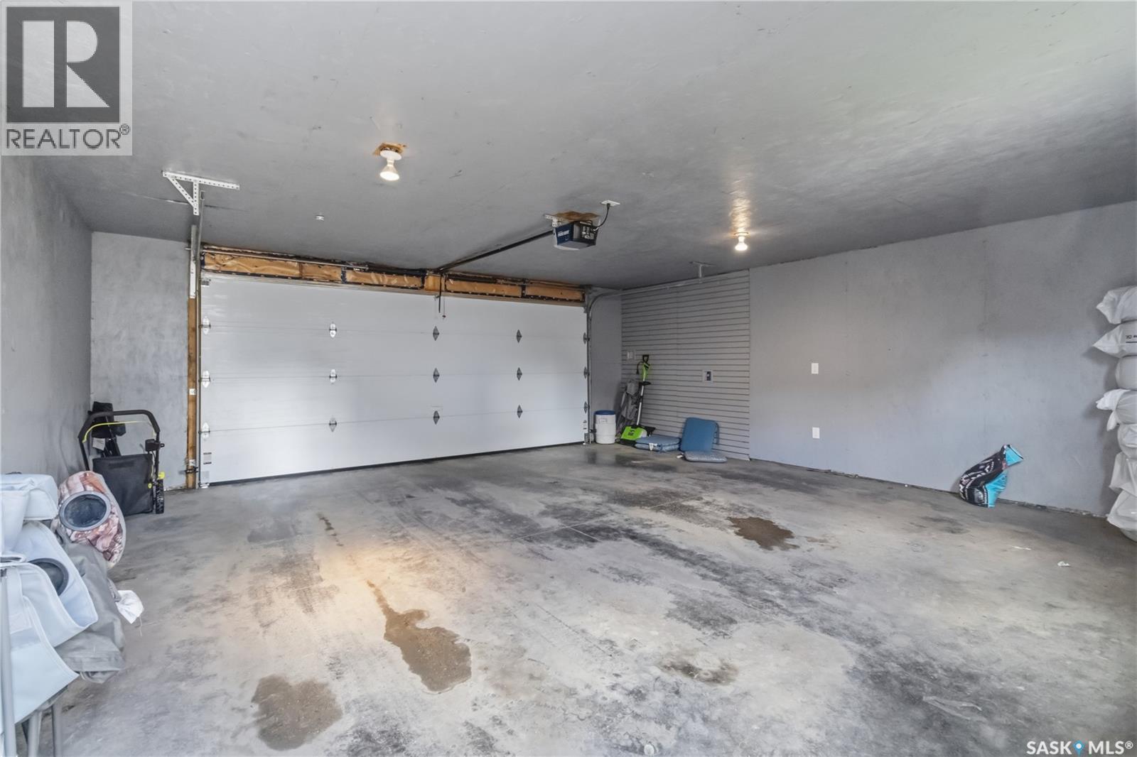 527 Kloppenburg Crescent, Saskatoon, SK