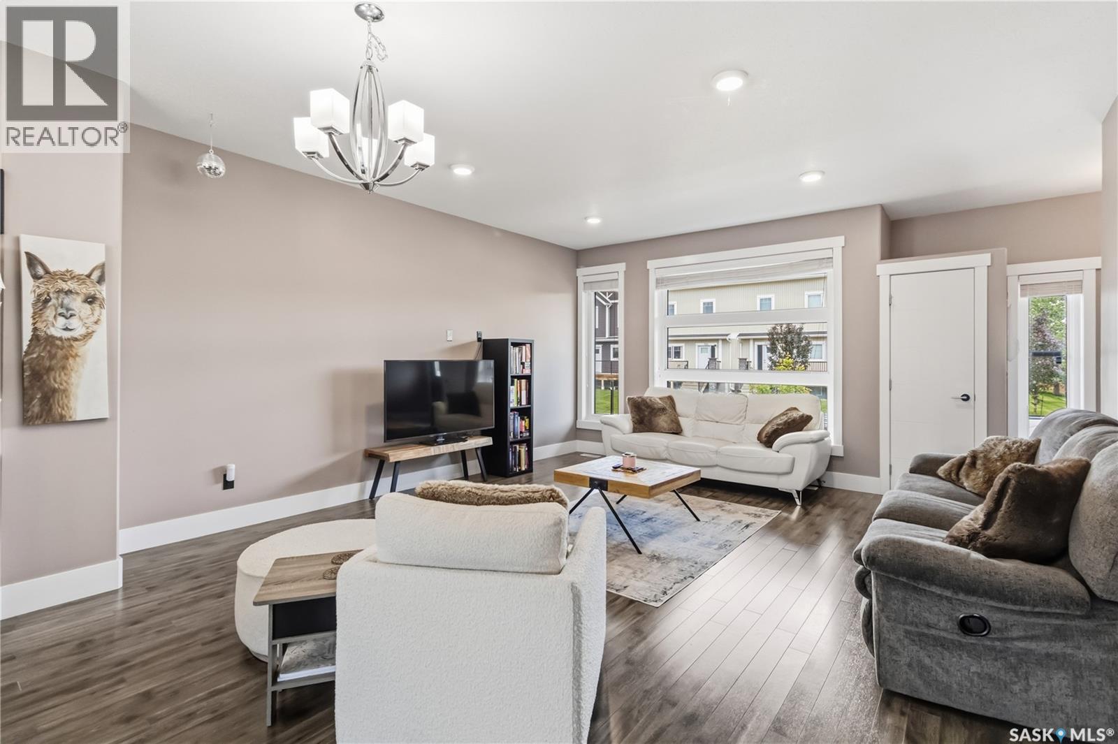 527 Kloppenburg Crescent, Saskatoon, SK