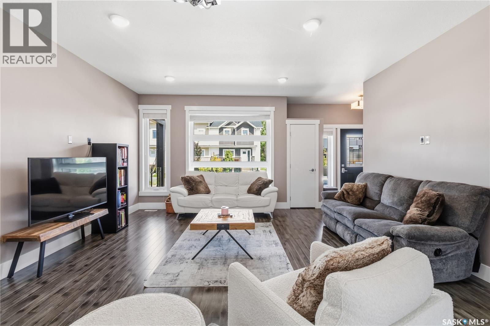 527 Kloppenburg Crescent, Saskatoon, SK