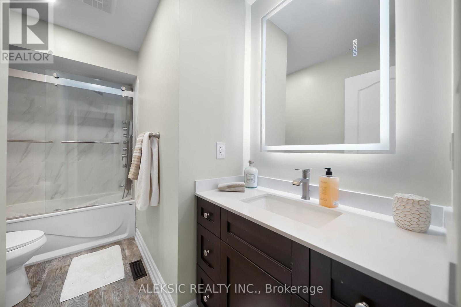 33 Hillpath Crescent, Brampton, ON