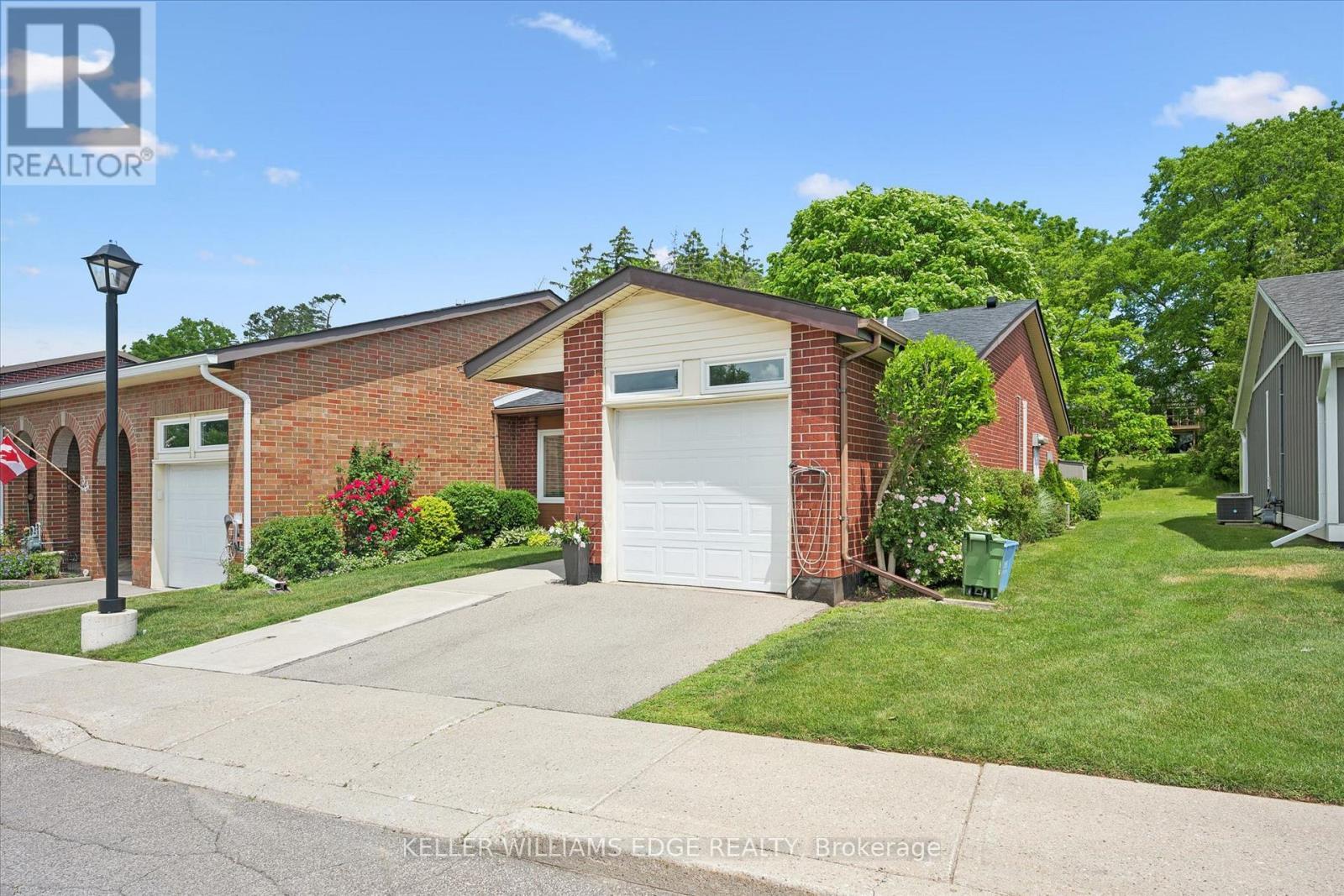 32 Cardinal Mindszenty Boulevard, Hamilton, ON