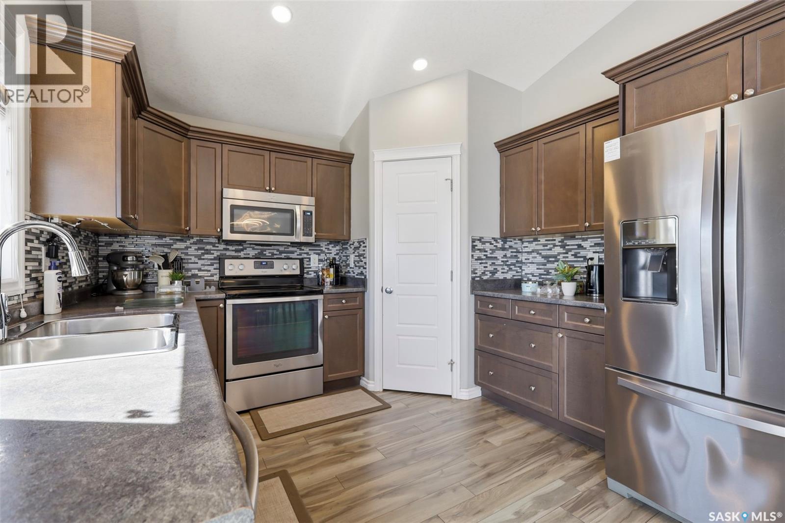 351 Kolynchuk Manor, Saskatoon, SK
