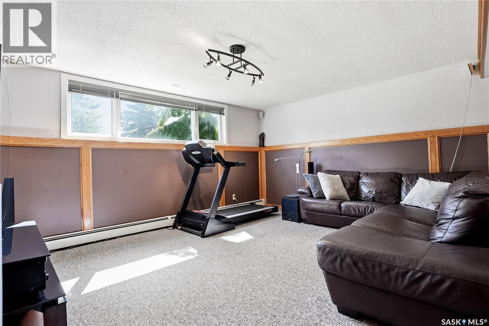 154 Mount Allison Crescent, Saskatoon, SK