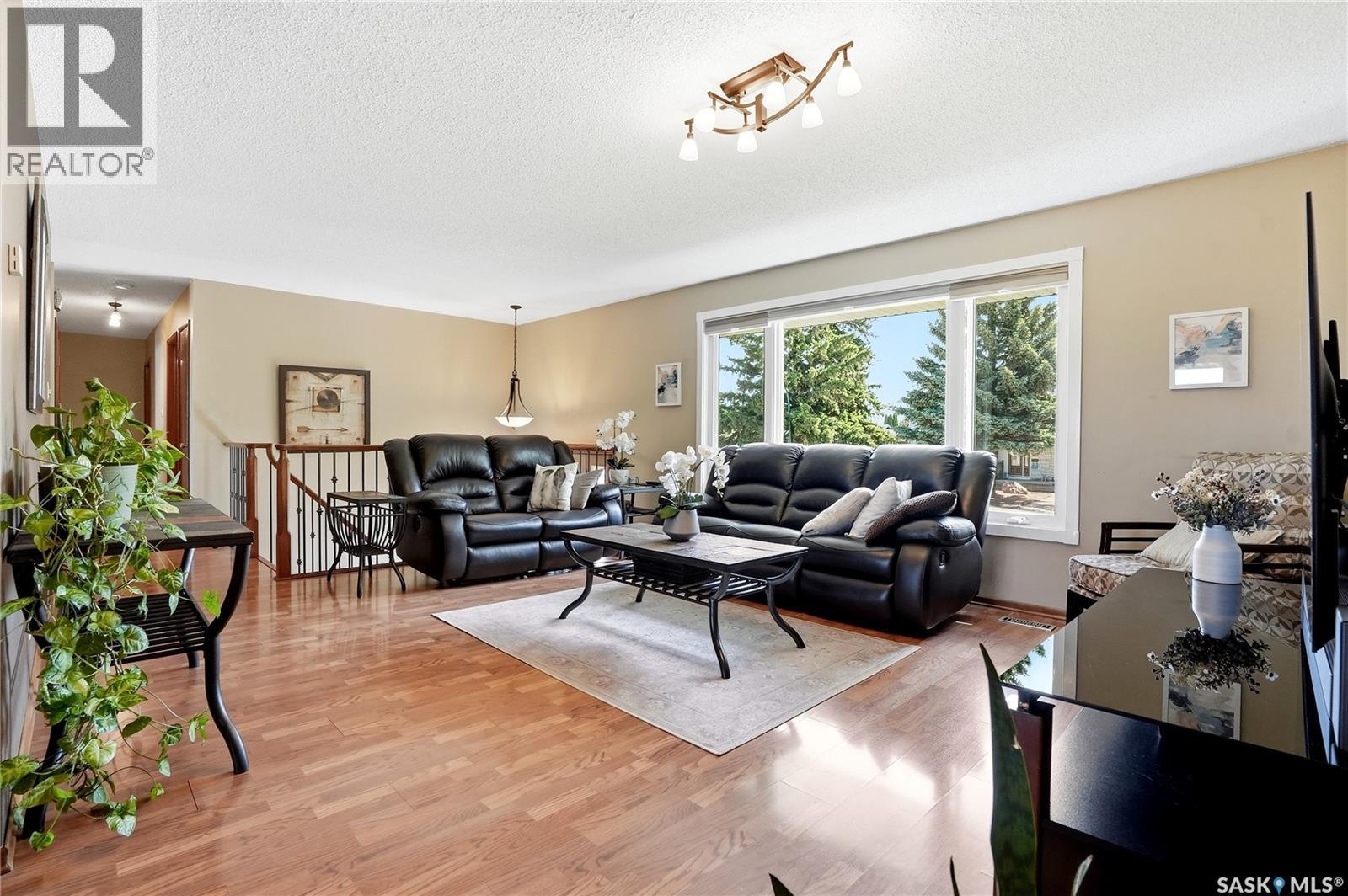 154 Mount Allison Crescent, Saskatoon, SK