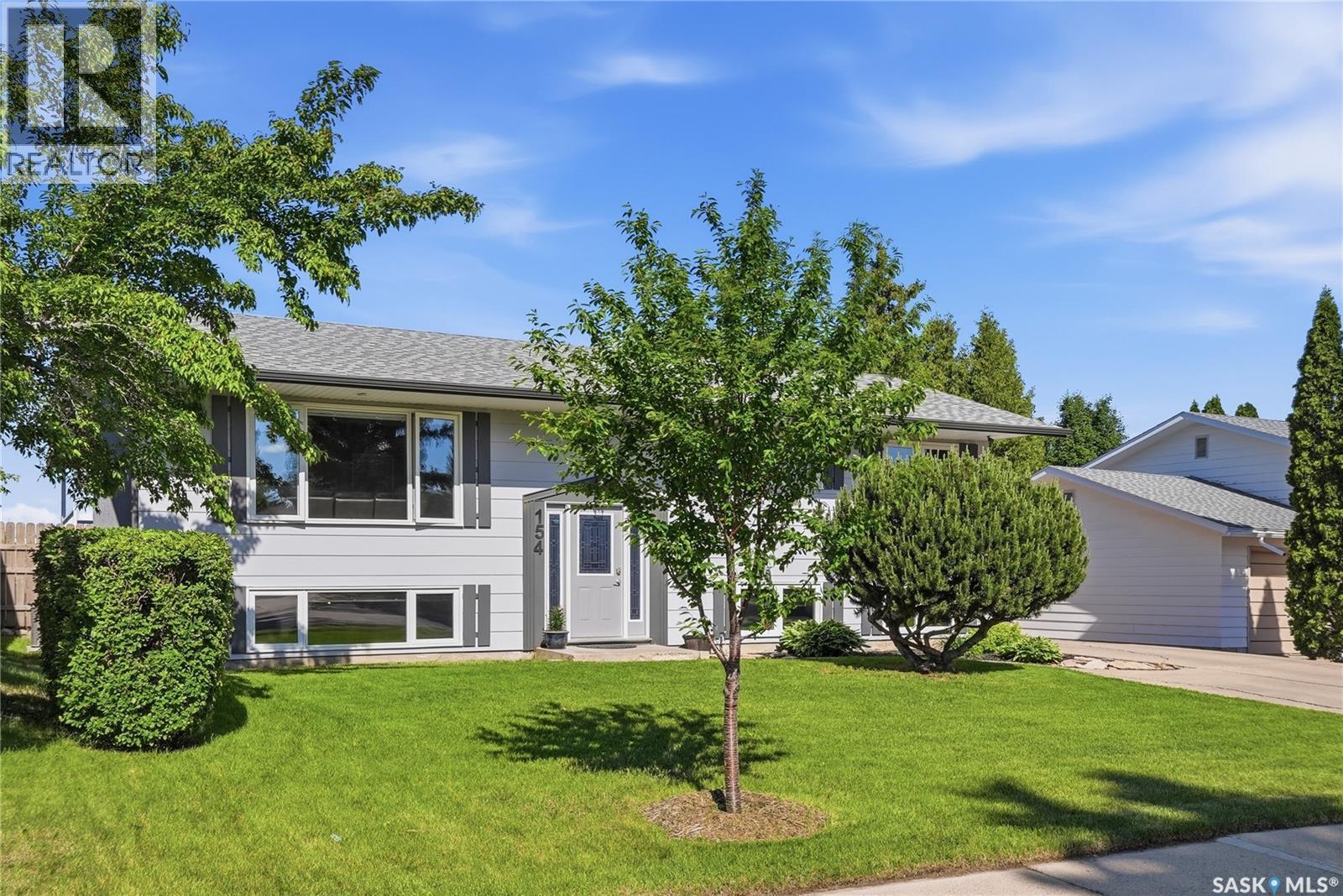 154 Mount Allison Crescent, Saskatoon, SK