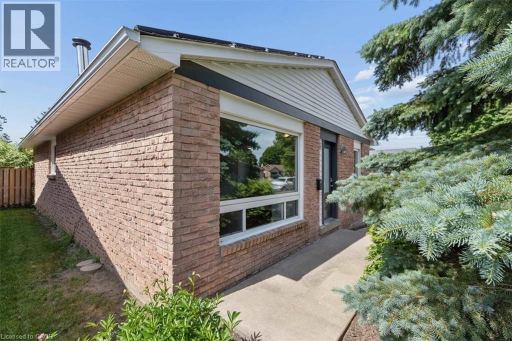 Front entrance - 96 Pathfinder Crescent, Kitchener, ON