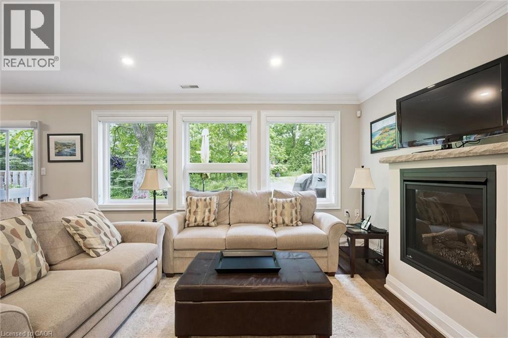 32 Cardinal Mindszenty Boulevard, Hamilton, ON