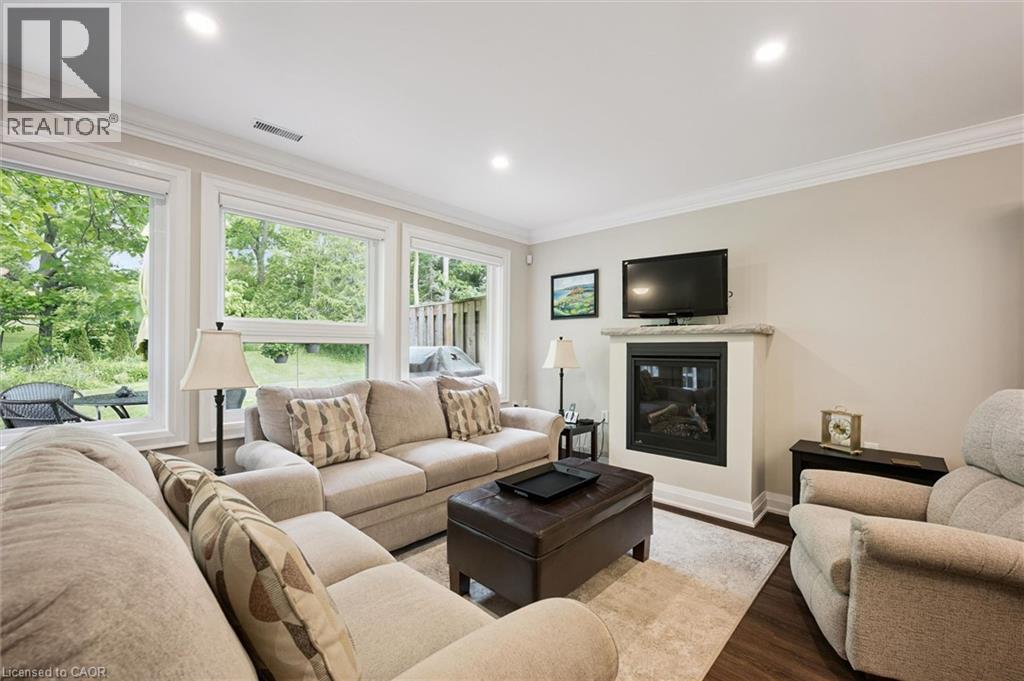 32 Cardinal Mindszenty Boulevard, Hamilton, ON