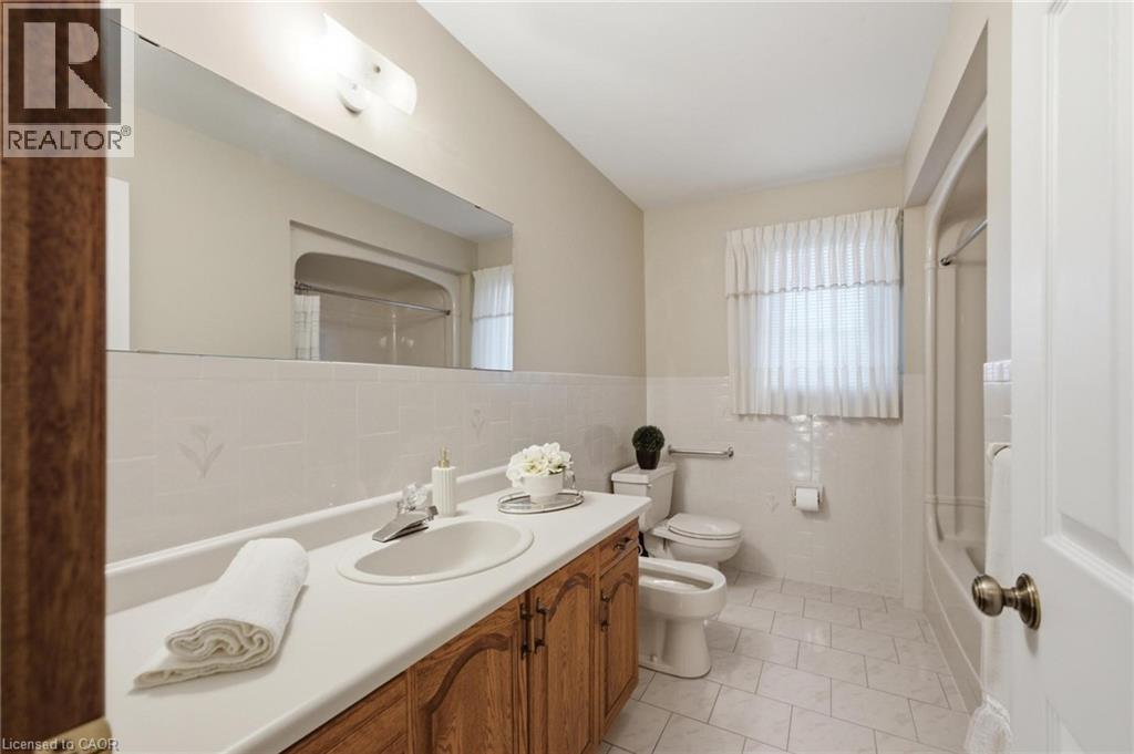 11 Gabriele Court, Hamilton, ON