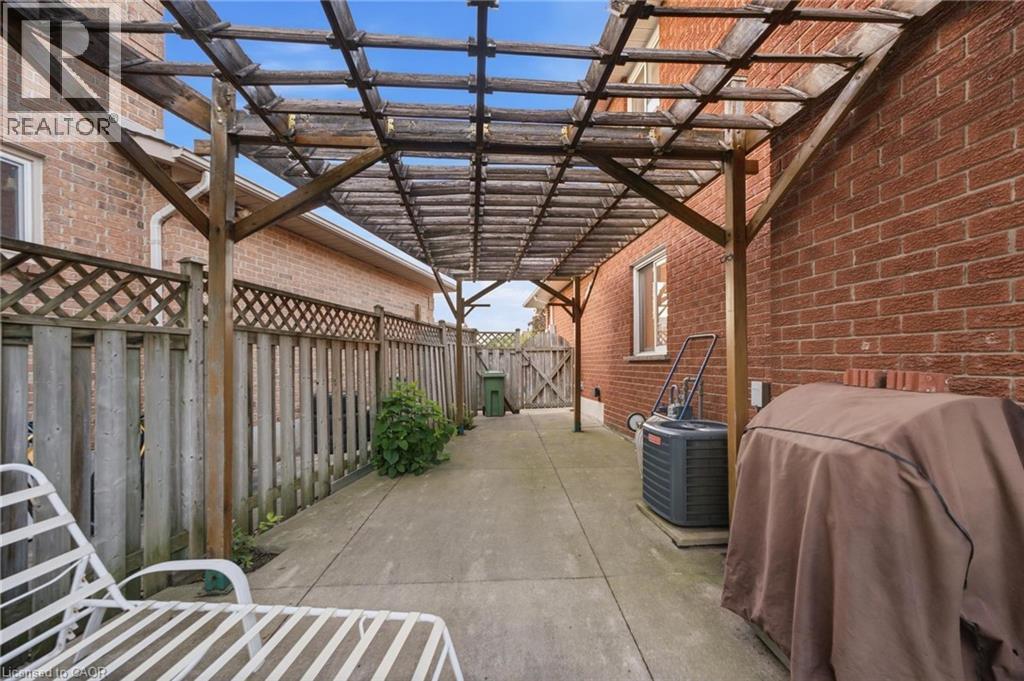 11 Gabriele Court, Hamilton, ON
