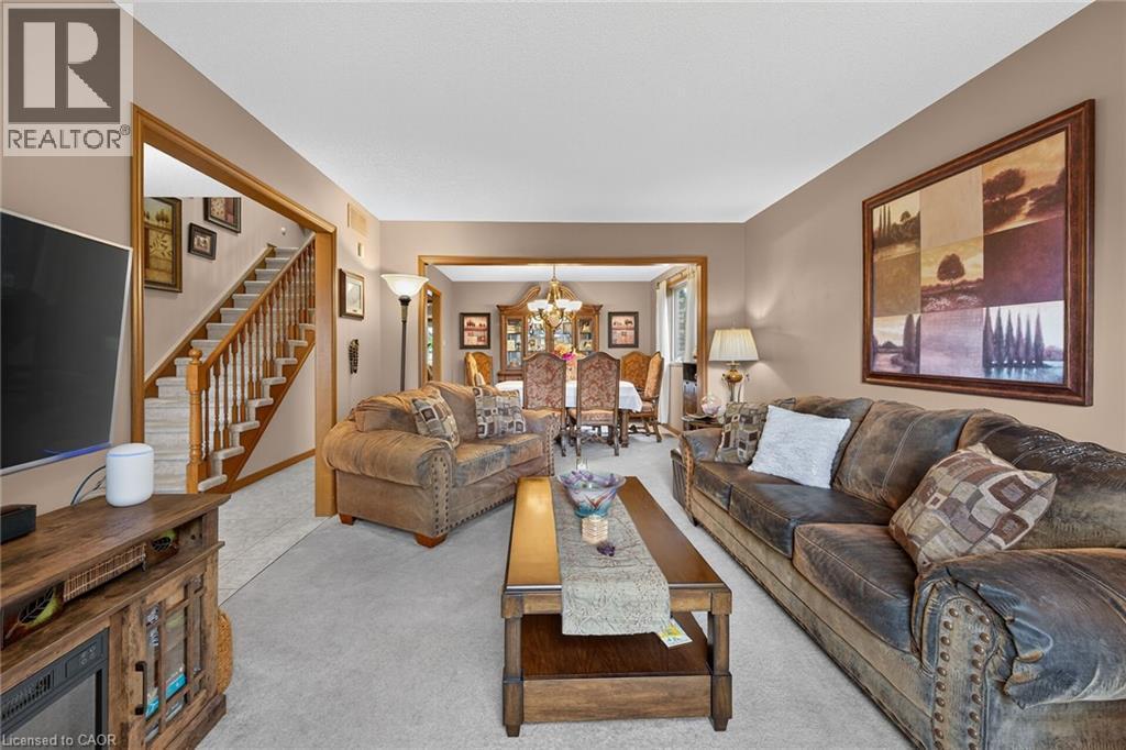 84 Jamieson Drive, Caledonia, ON - Indoor Photo Showing Living Room With Fireplace