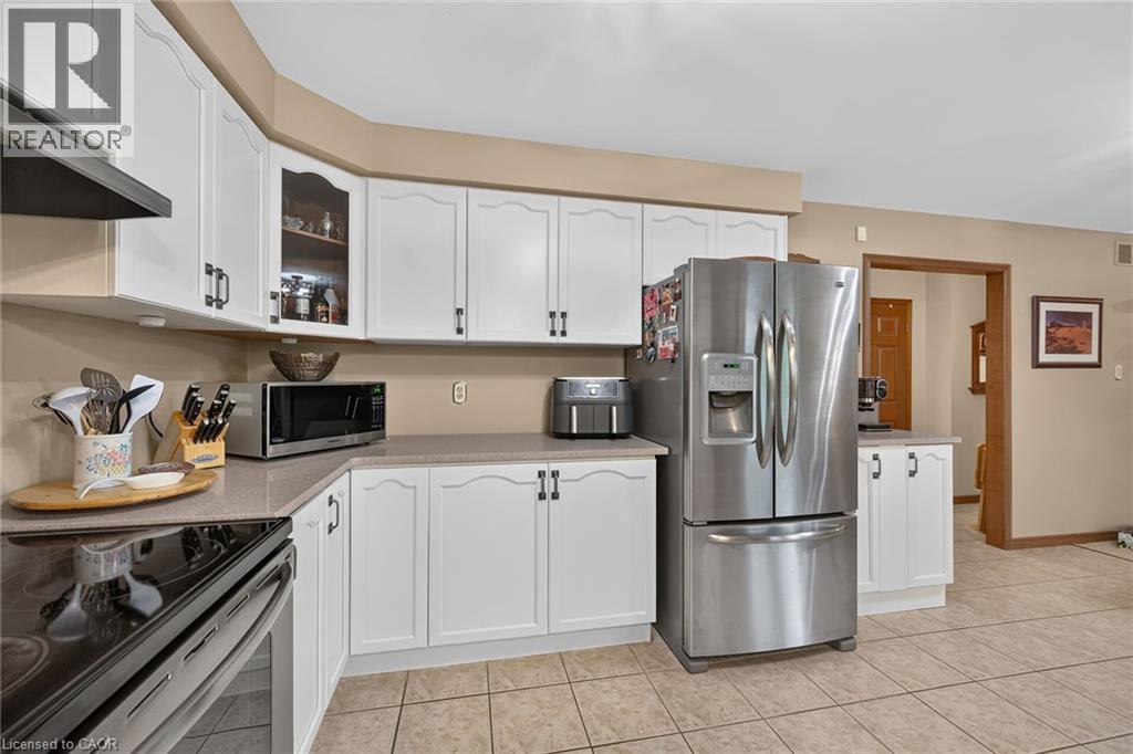 84 Jamieson Drive, Caledonia, ON - Indoor Photo Showing Kitchen