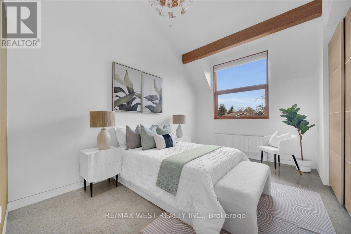 38 Smithfield Drive, Toronto, ON