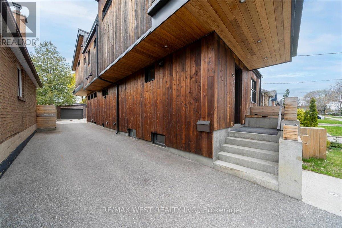 38 Smithfield Drive, Toronto, ON
