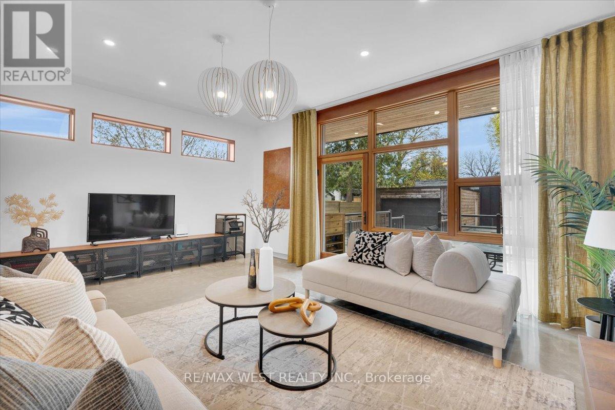 38 Smithfield Drive, Toronto, ON