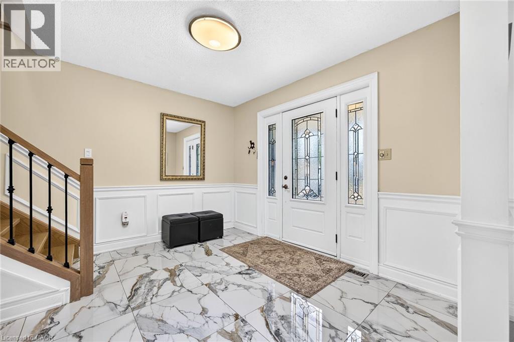 Entrance foyer - 15 Cheval Drive, Grimsby, ON - Indoor Photo Showing Other Room