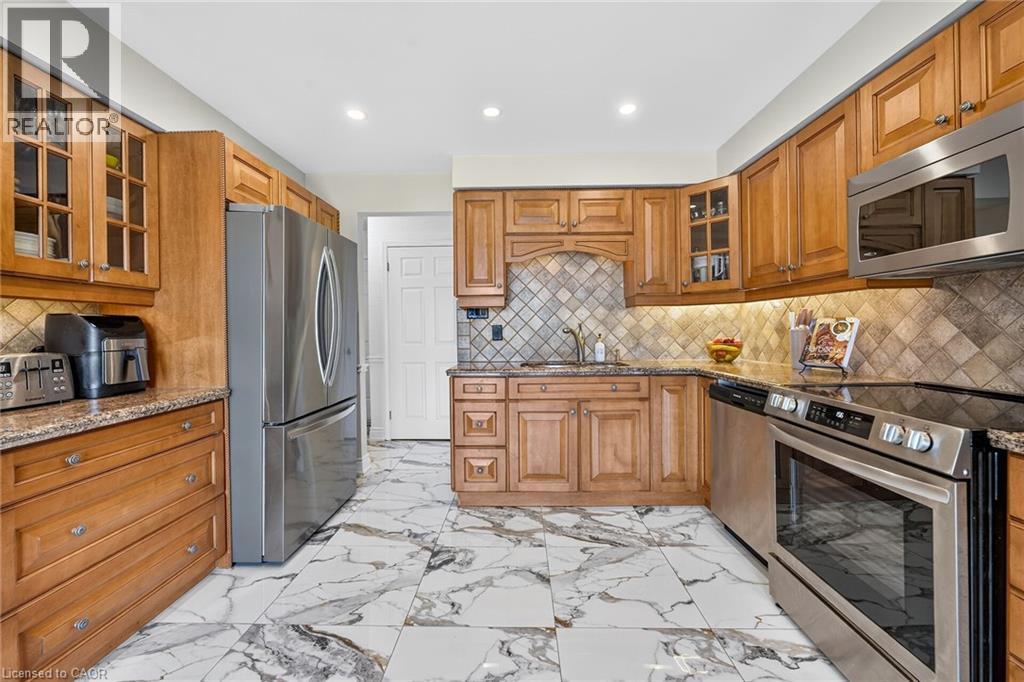 Kitchen - 15 Cheval Drive, Grimsby, ON - Indoor Photo Showing Kitchen