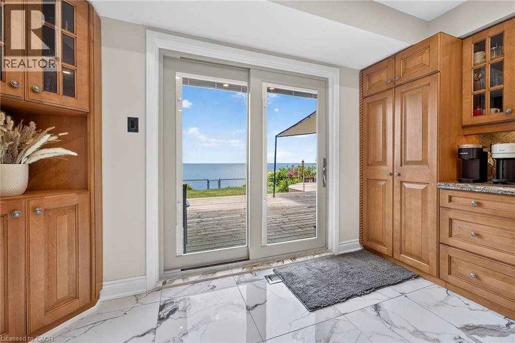 Interior entry - 15 Cheval Drive, Grimsby, ON - Indoor Photo Showing Other Room