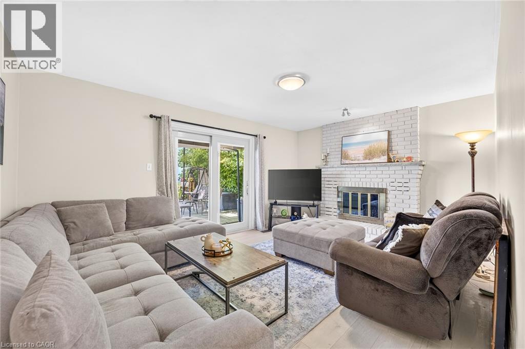 15 Cheval Drive, Grimsby, ON - Indoor Photo Showing Living Room With Fireplace