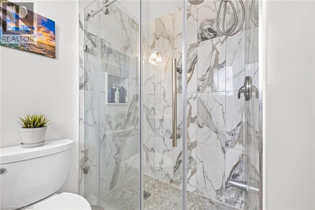3 PC ensuite bath - 15 Cheval Drive, Grimsby, ON - Indoor Photo Showing Bathroom