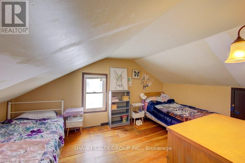 21 Main Street W, Mapleton, ON