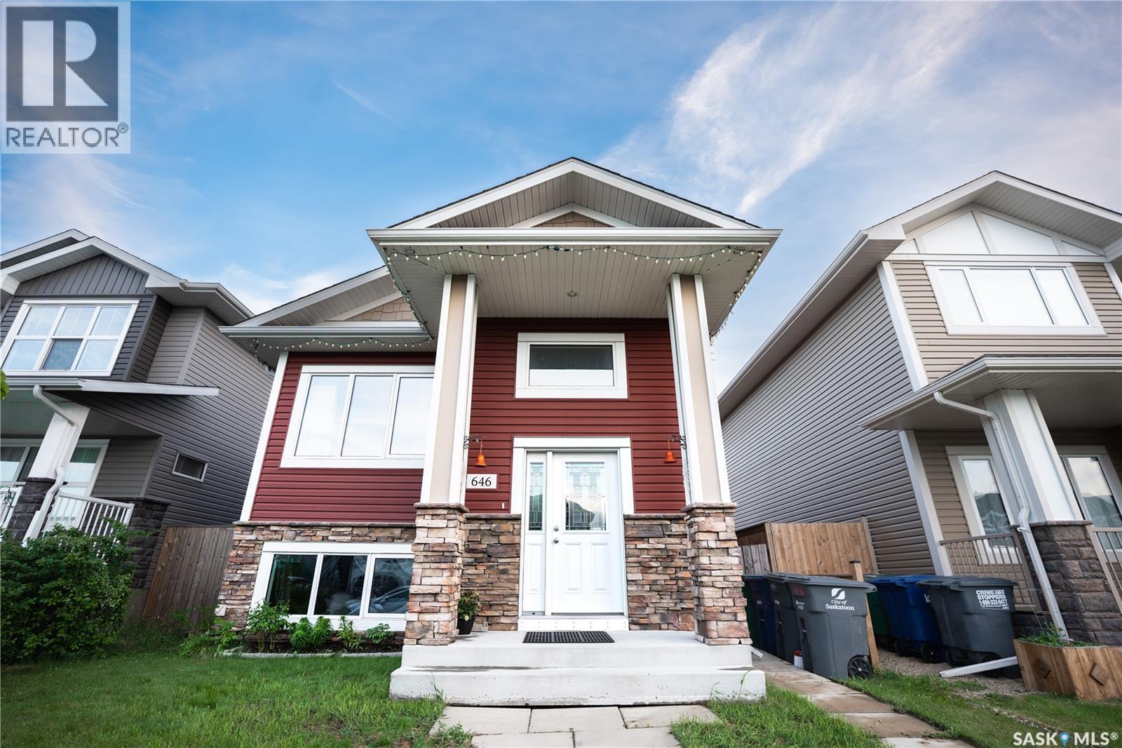 646 Kolynchuk Court, Saskatoon, SK