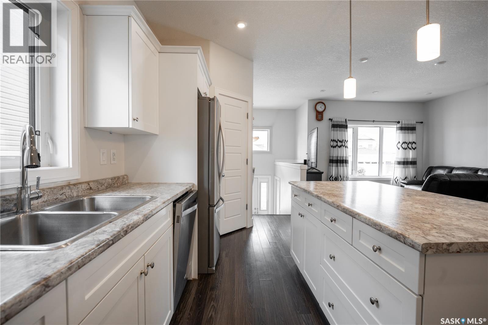 646 Kolynchuk Court, Saskatoon, SK
