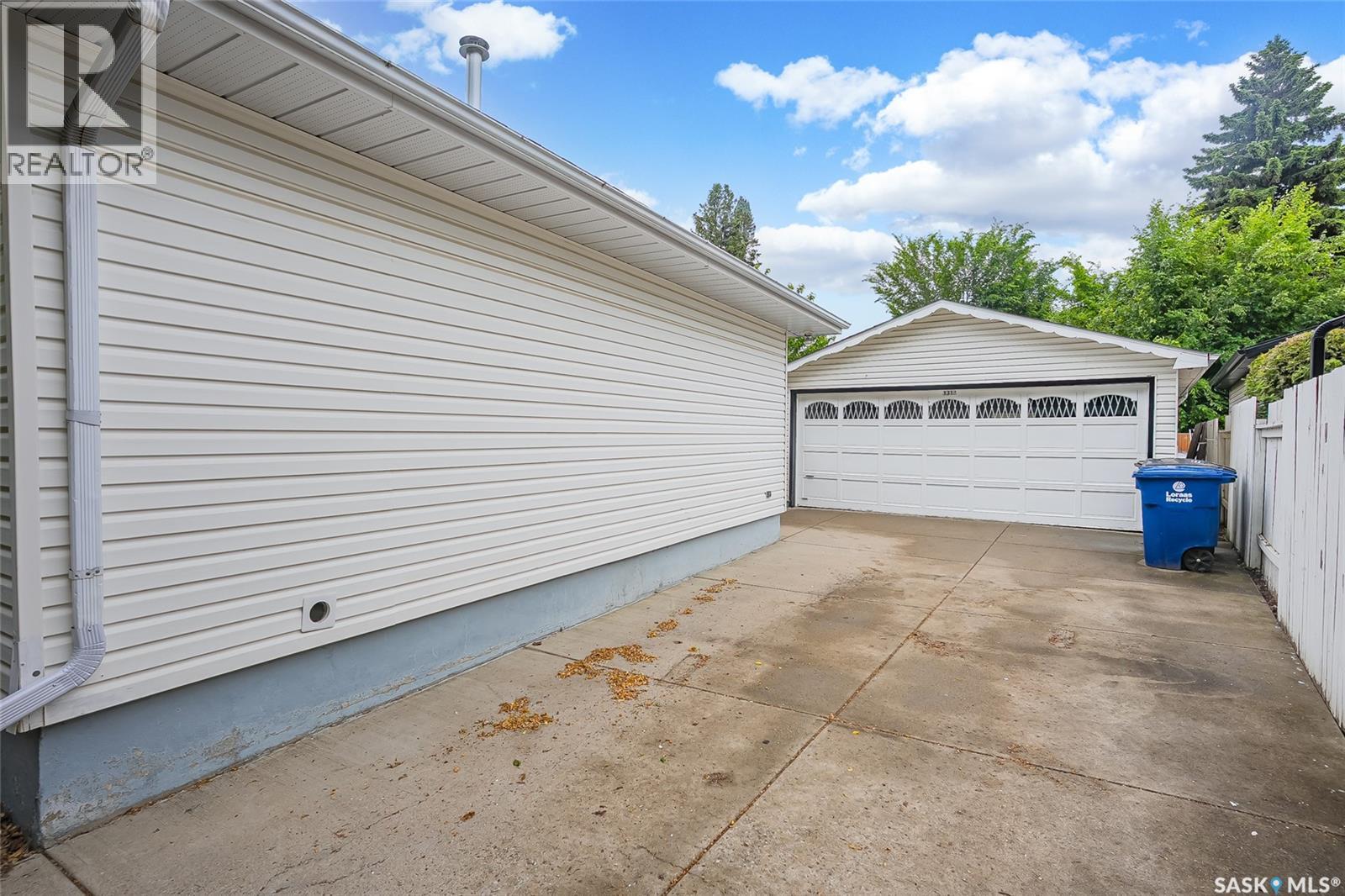 1317 East Centre, Saskatoon, SK