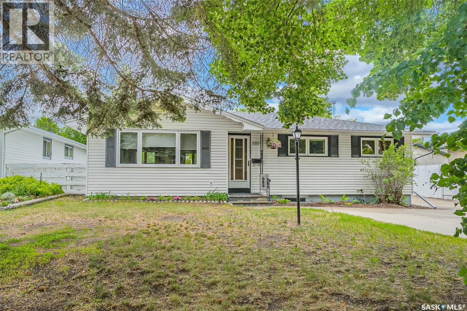 1317 East Centre, Saskatoon, SK