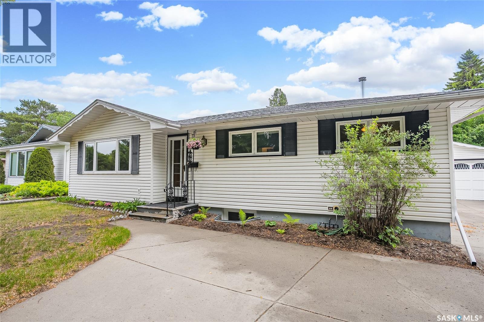 1317 East Centre, Saskatoon, SK