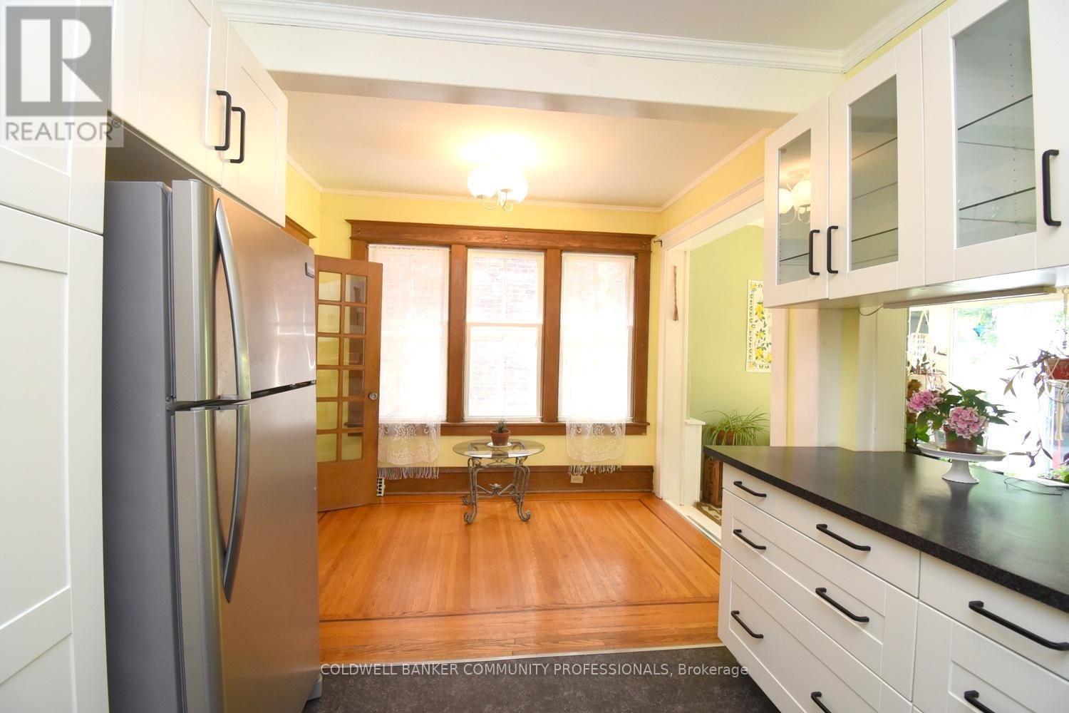 28 St Clair Avenue, Hamilton, ON