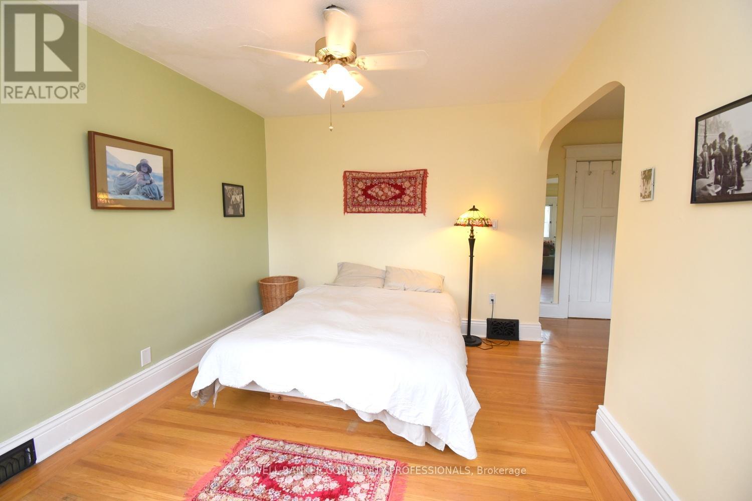 28 St Clair Avenue, Hamilton, ON