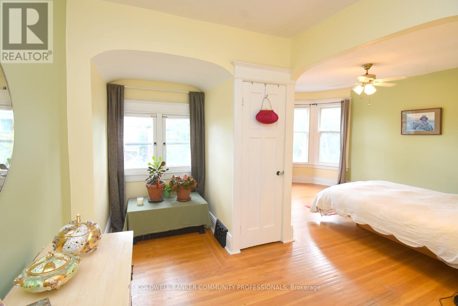28 St Clair Avenue, Hamilton, ON