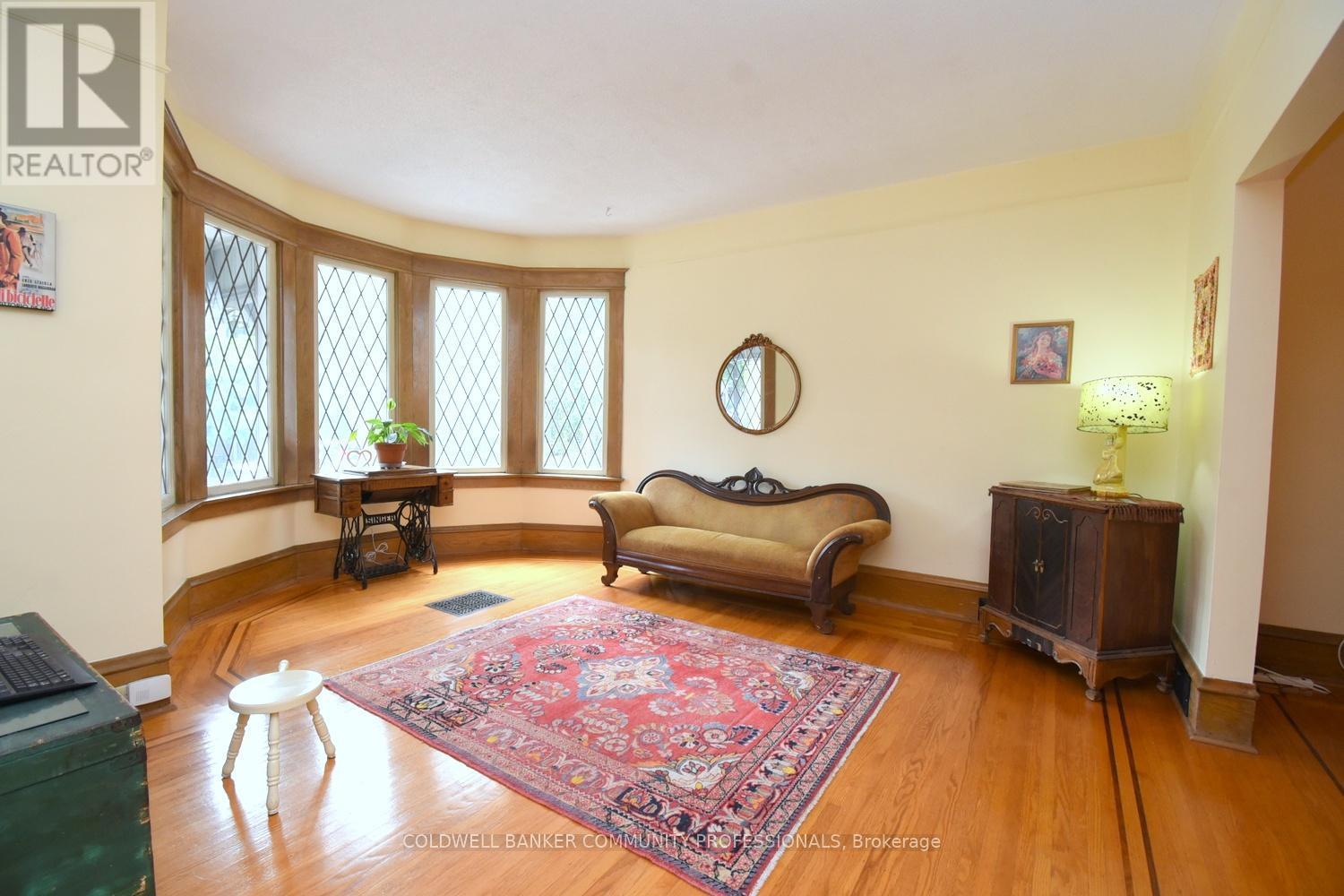 28 St Clair Avenue, Hamilton, ON